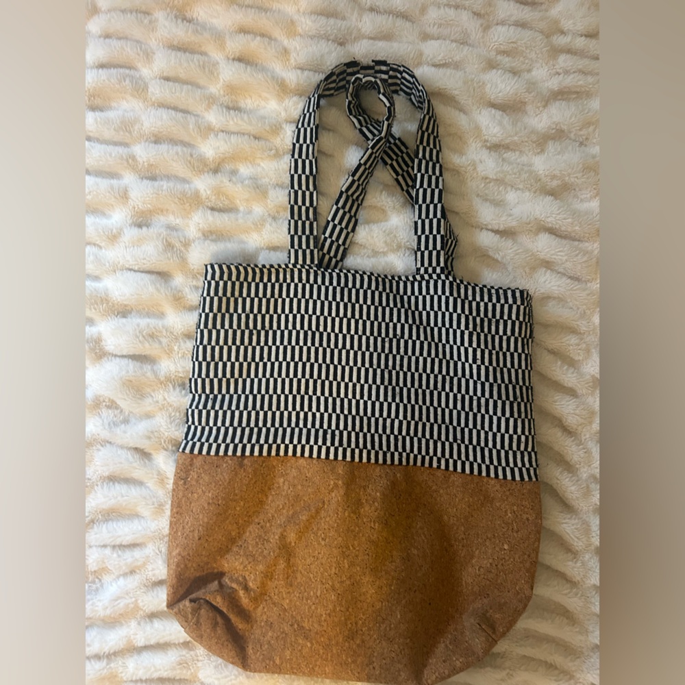 Stylish Tan and Black Women's Tote Bag - Picture 3 of 3